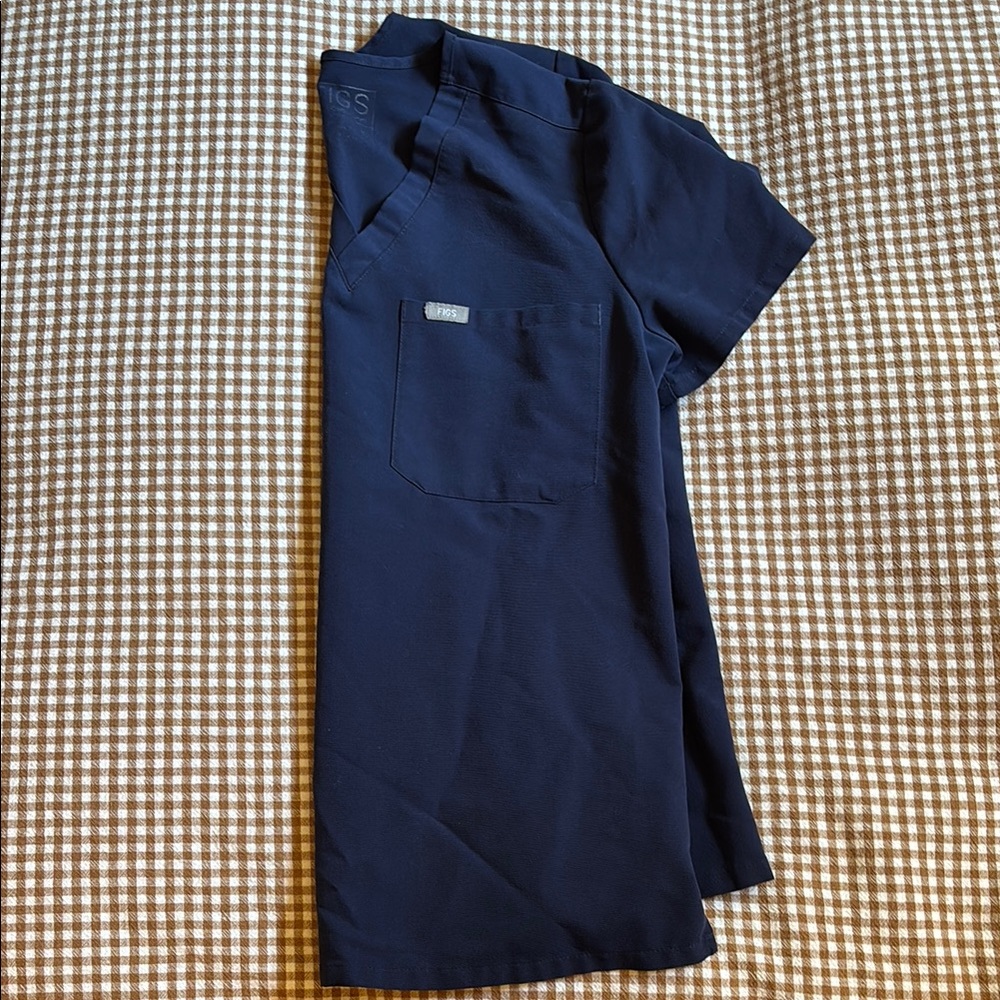 FIGS Navy Blue Catarina one pocket Scrub Top